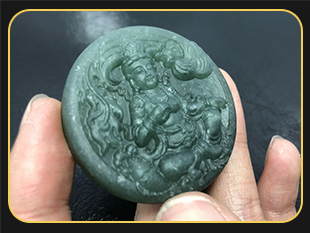 玉石雕刻機雕刻翡翠掛件是什么？